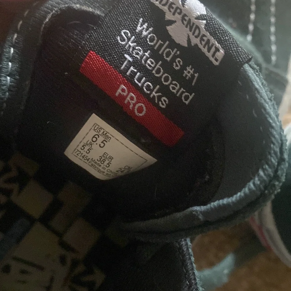 Vans - Picture 3 of 3